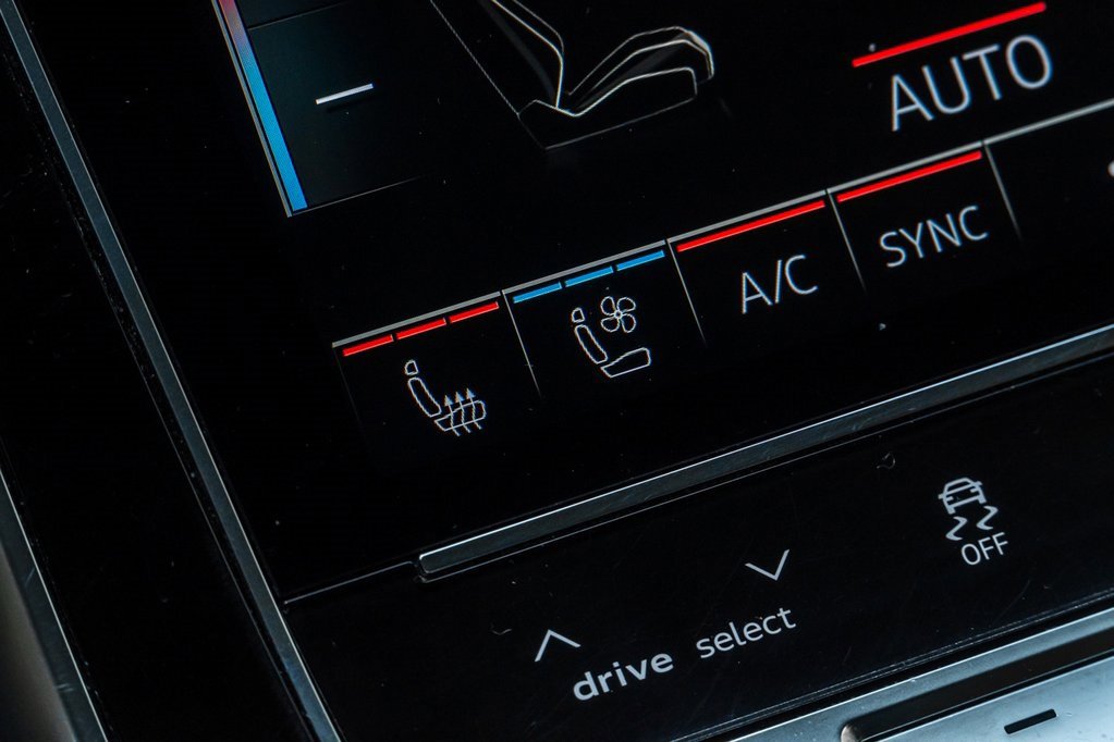 Used 2020 Audi Q8 Prestige w/ Prestige Package image 19