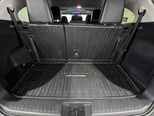 Used 2024 Toyota Highlander XLE image 22