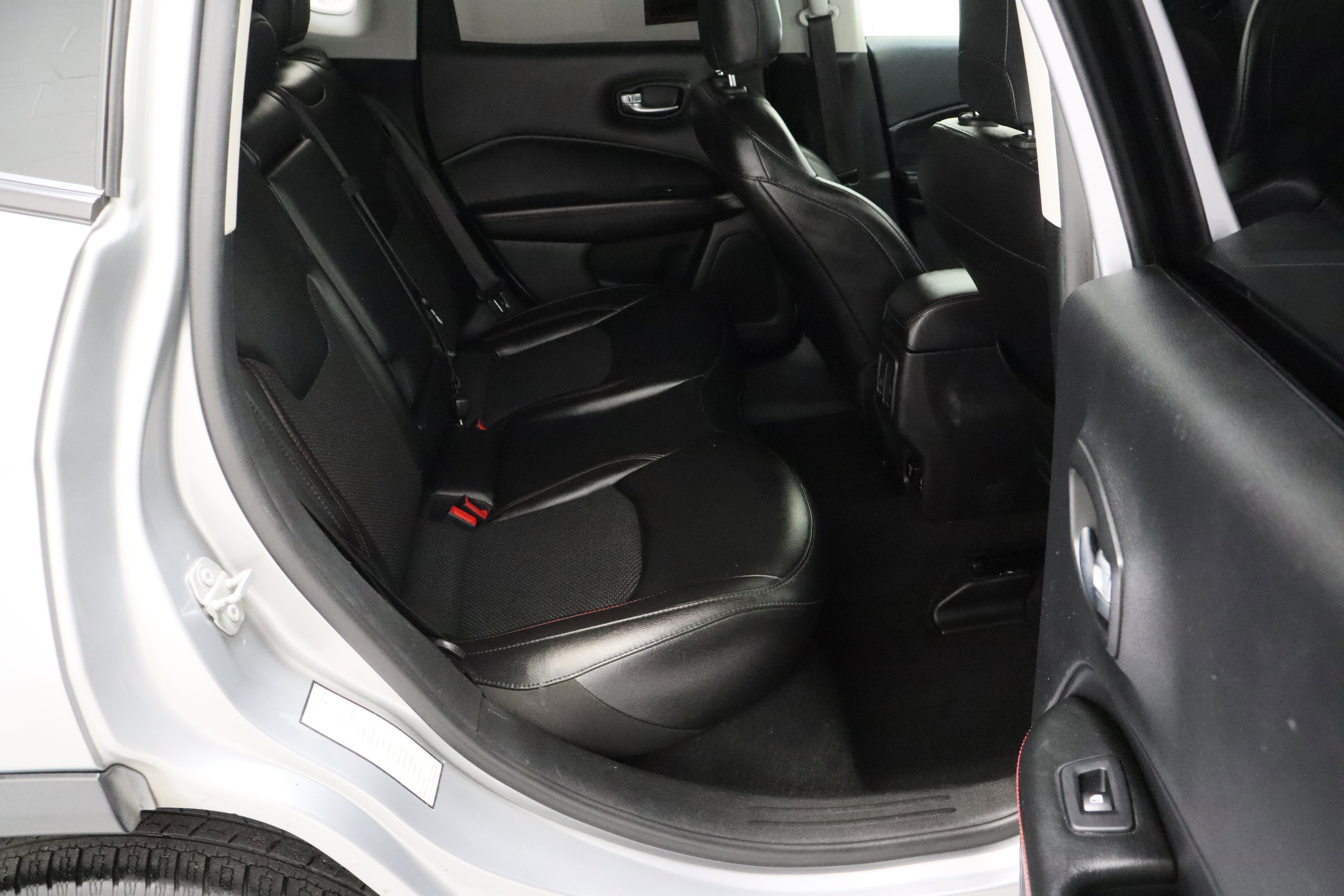 Used 2020 Jeep Compass Trailhawk AWD/4WD image 33