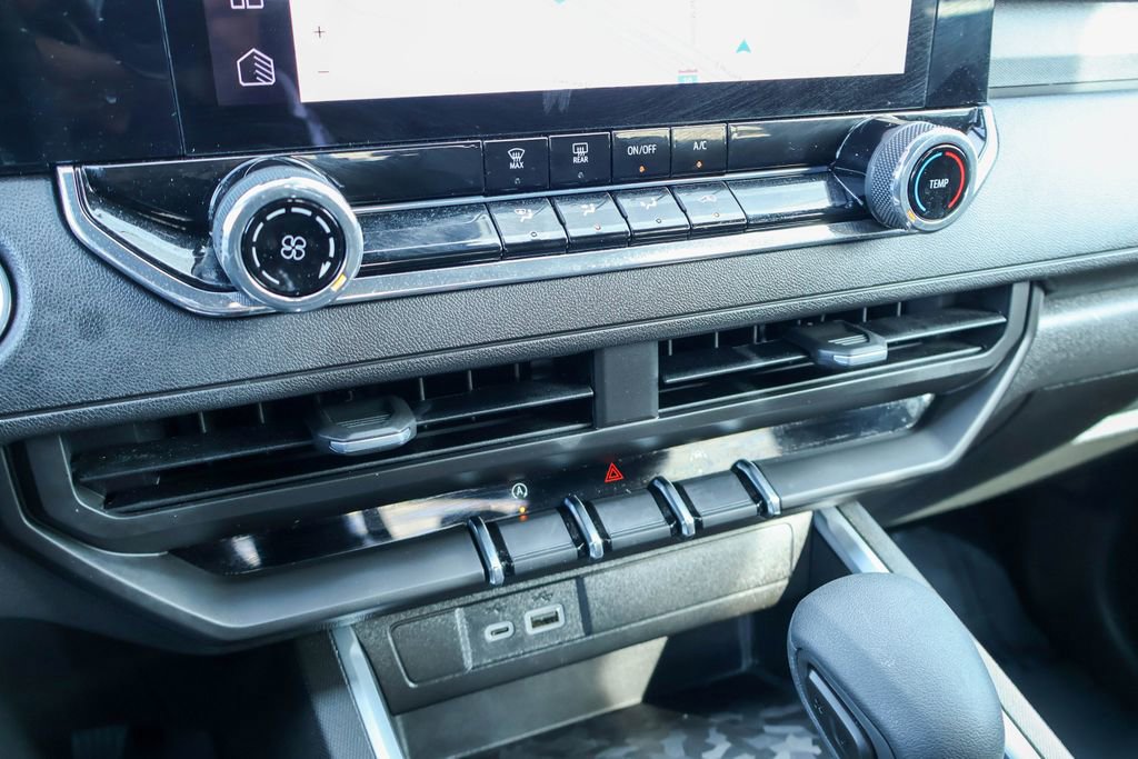 Used 2025 Chevrolet Colorado W/T image 15