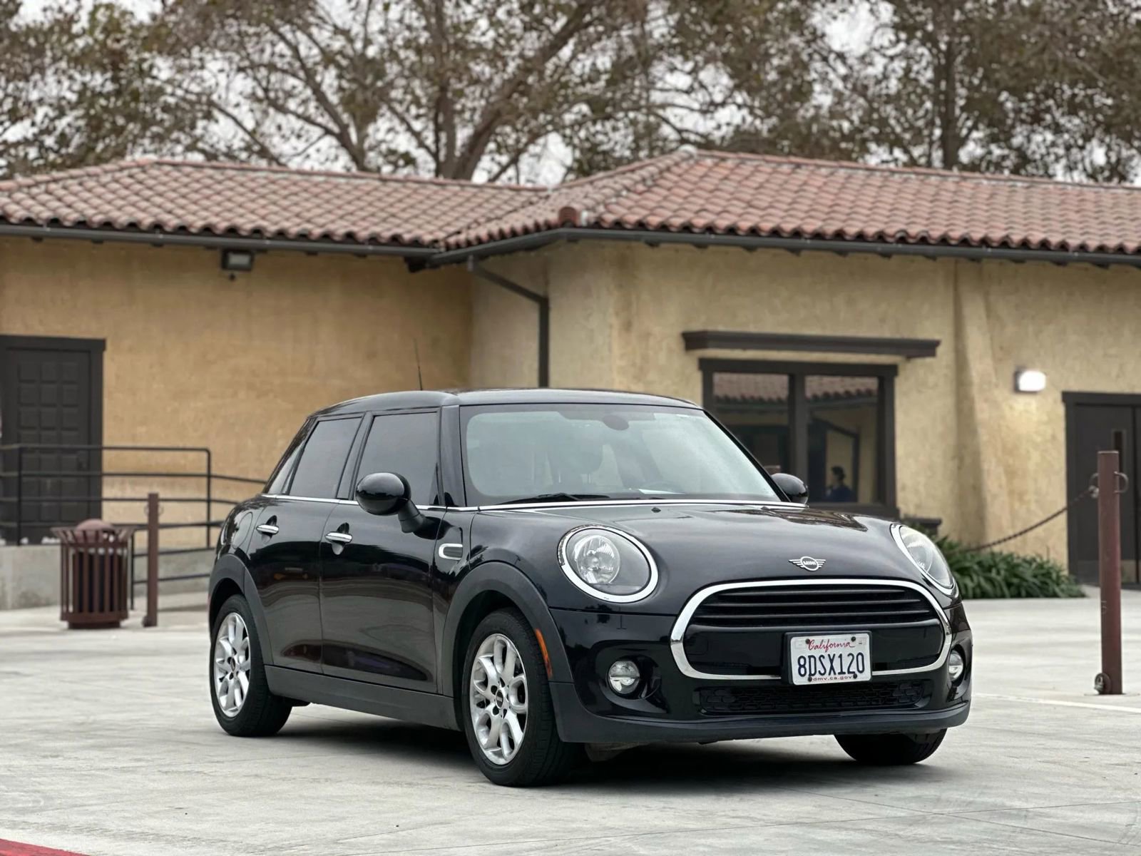 Used 2019 MINI Cooper 4-Door Hardtop w/ Signature Upholstery Package image 1