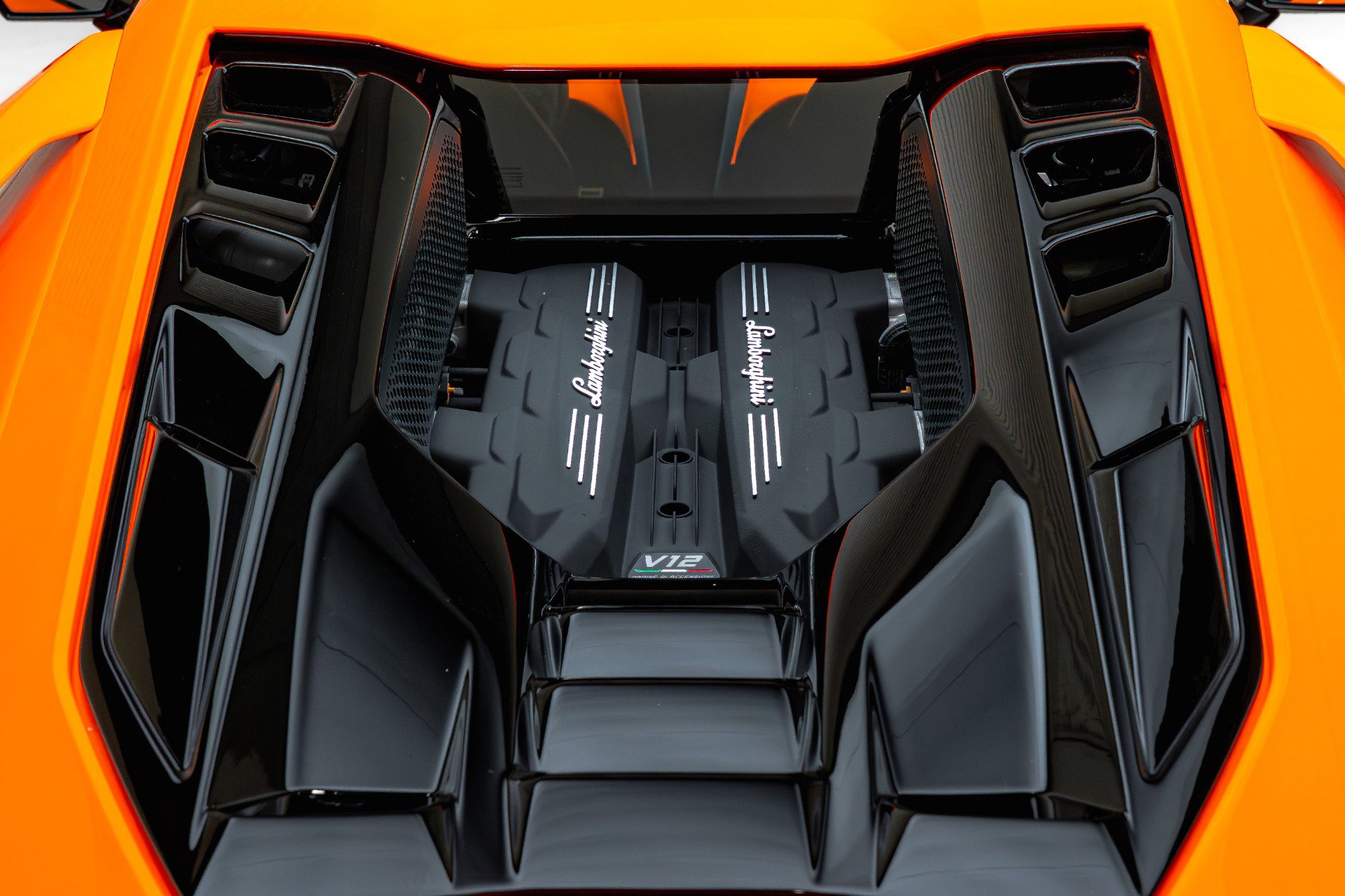 Used 2024 Lamborghini Revuelto AWD/4WD image 28