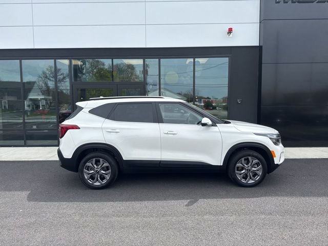 Used 2024 Kia Seltos S AWD/4WD image 2