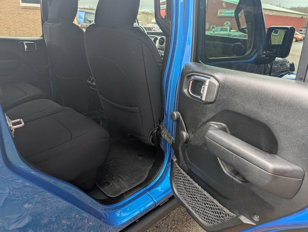 Used 2022 Jeep Gladiator Sport image 23