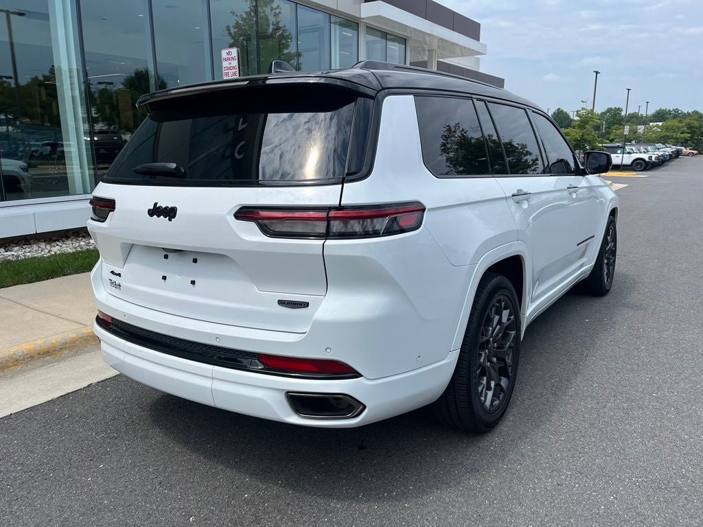 Used 2023 Jeep Grand Cherokee L Summit AWD/4WD image 8