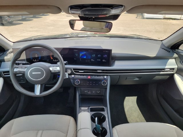 Used 2025 Hyundai Sonata SEL FWD image 10