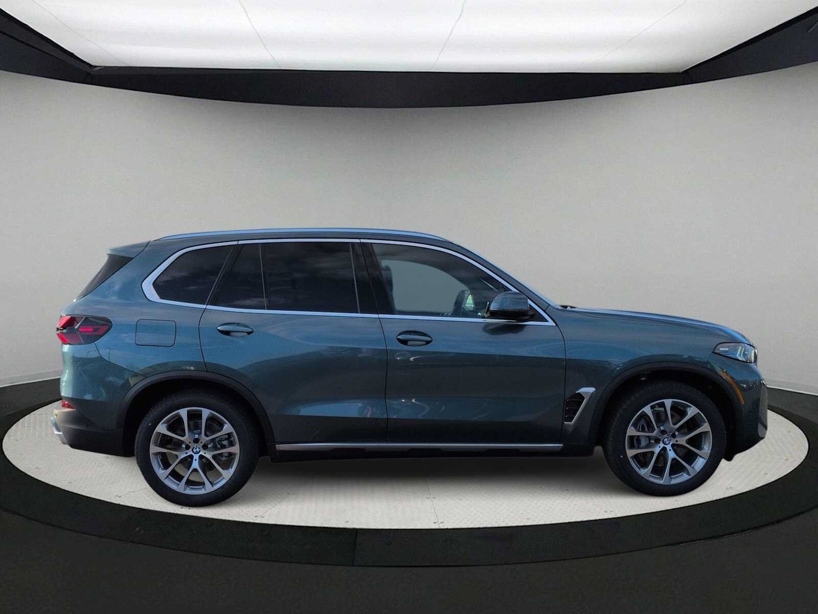 Used 2026 BMW X5 xDrive40i AWD/4WD image 9