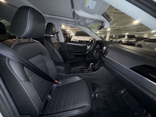 Used 2024 Volkswagen Jetta SE w/ Panoramic Sunroof Package image 14