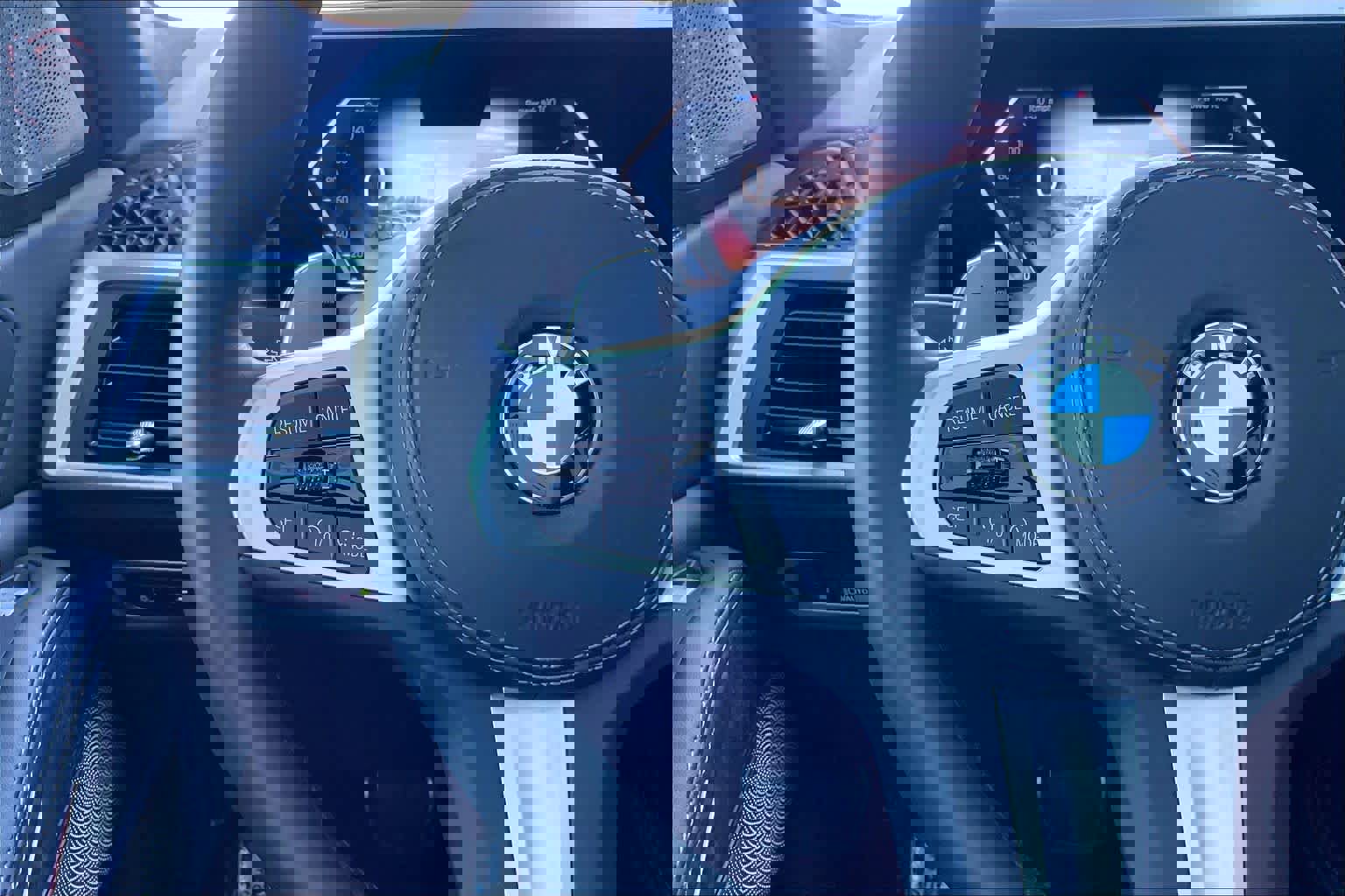 Used 2024 BMW X7 xDrive40i w/ M Sport Package image 20