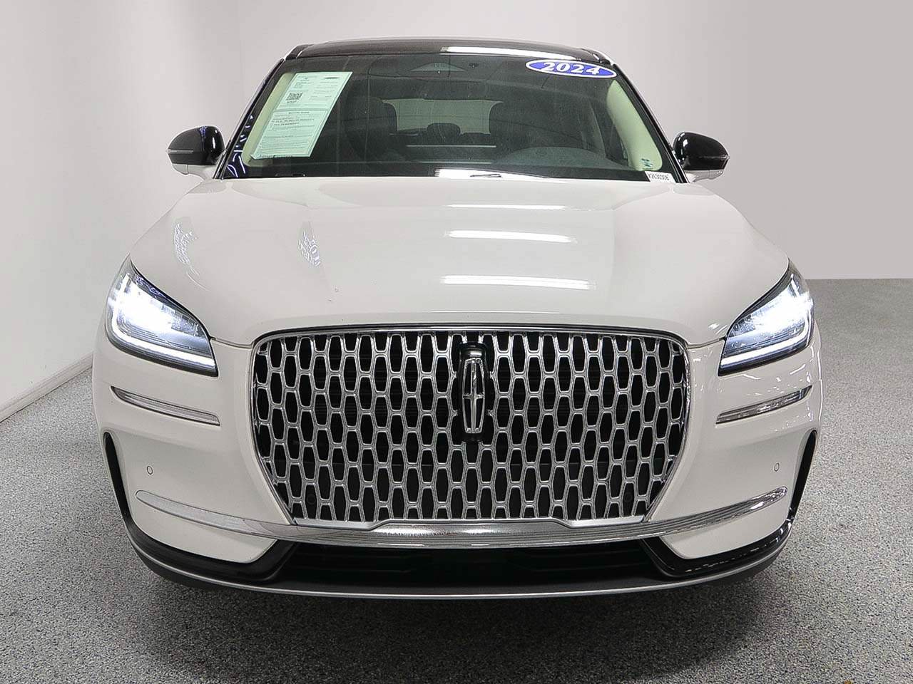 Used 2024 Lincoln Corsair AWD w/ Equipment Group 101A image 3
