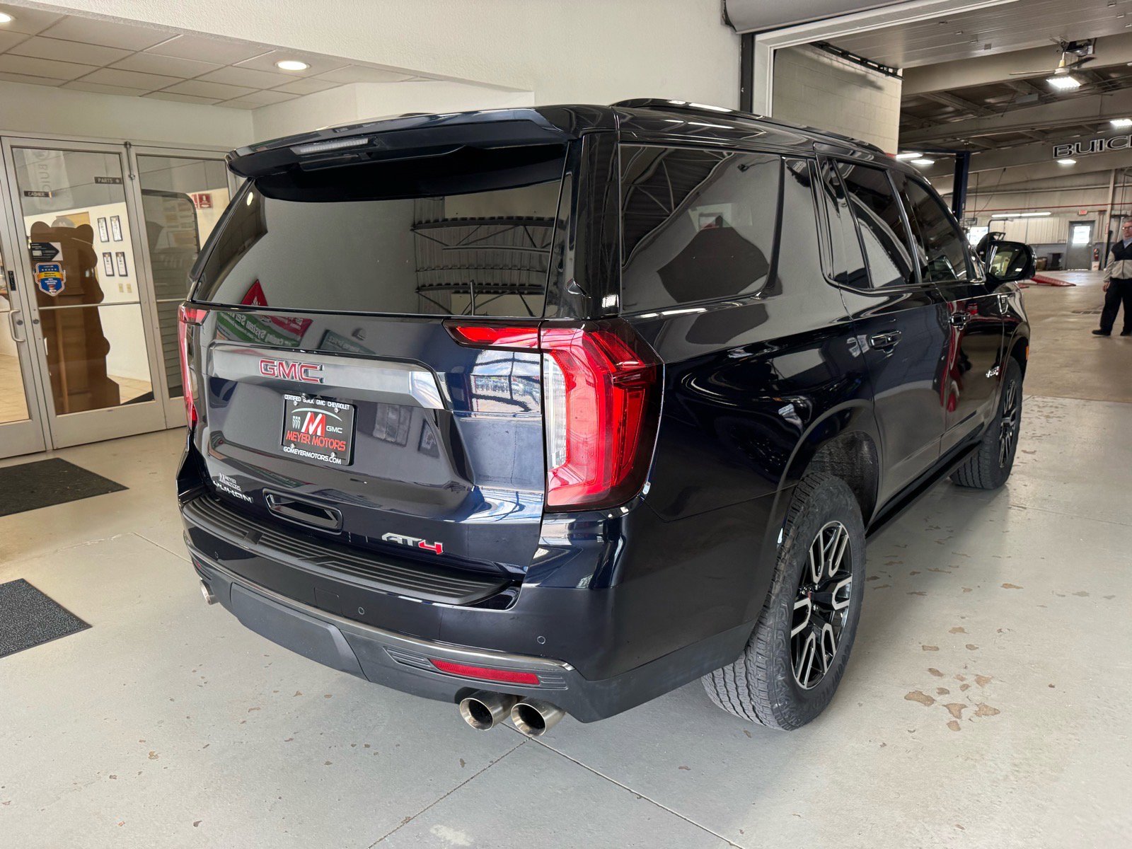 Certified 2024 GMC Yukon AT4 w/ Technology Package AWD/4WD image 5