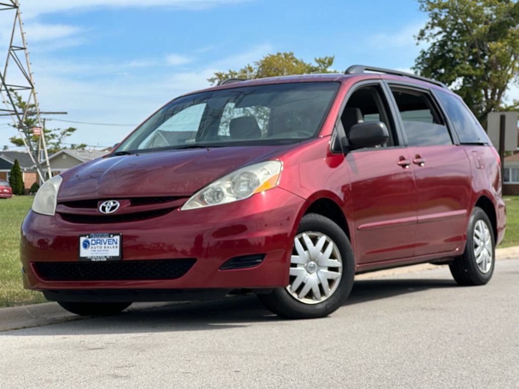 Used 2008 Toyota Sienna LE FWD image 2