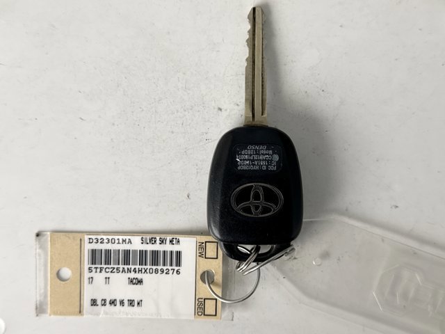 Used 2017 Toyota Tacoma TRD Sport w/ Tow Package image 20