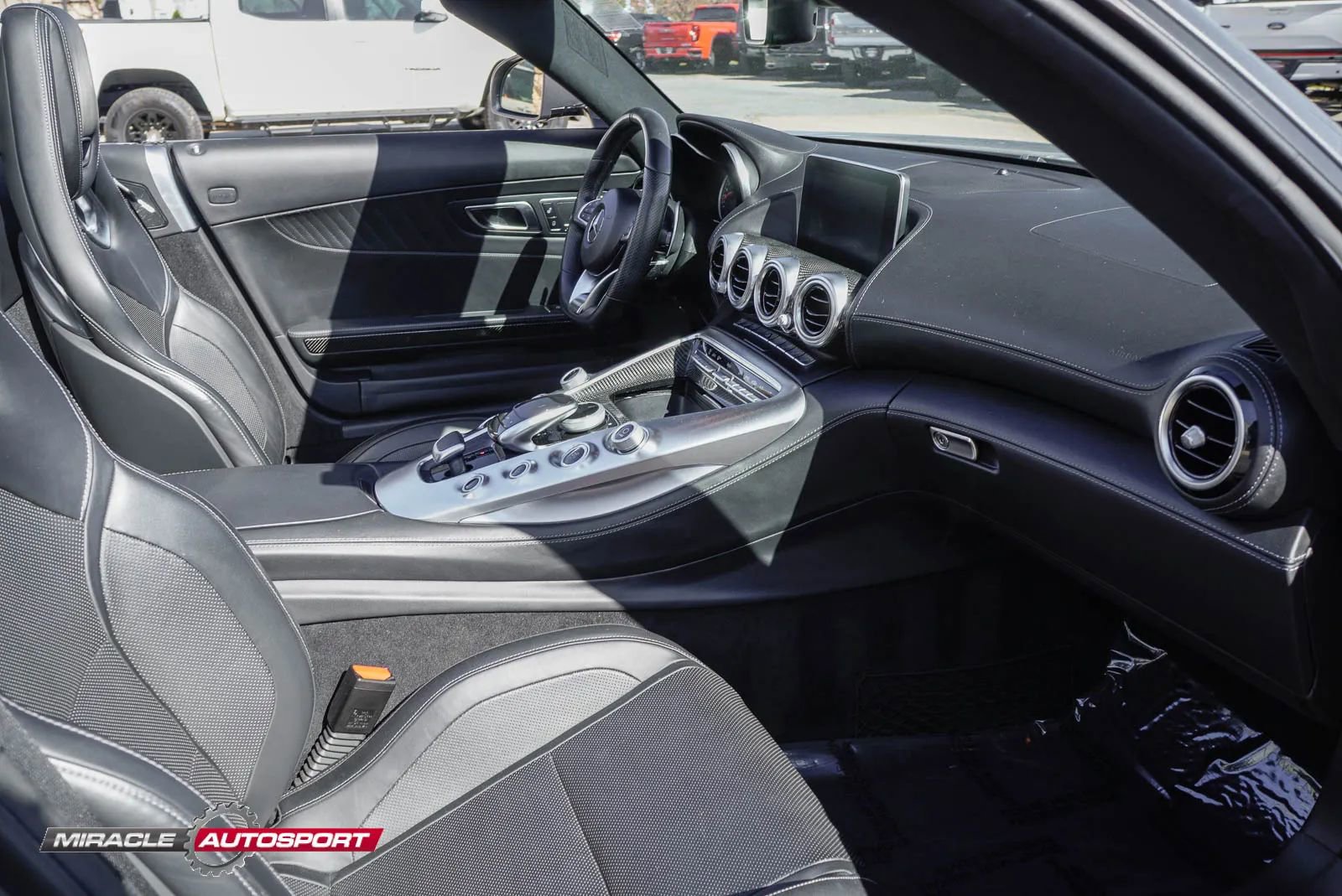 Used 2018 Mercedes-Benz AMG GT Roadster w/ Exclusive Interior Package image 29