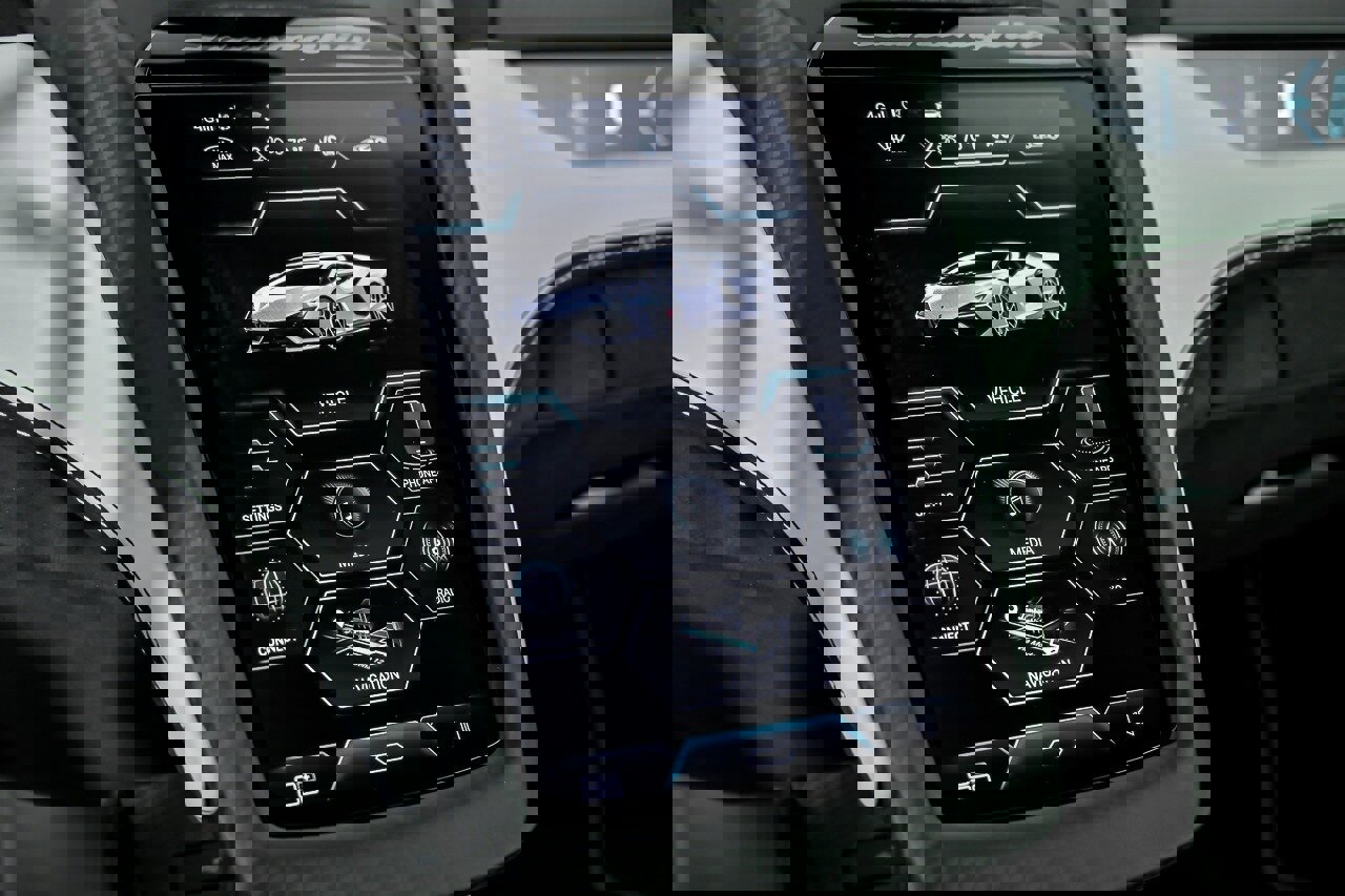 Used 2024 Lamborghini Revuelto image 39