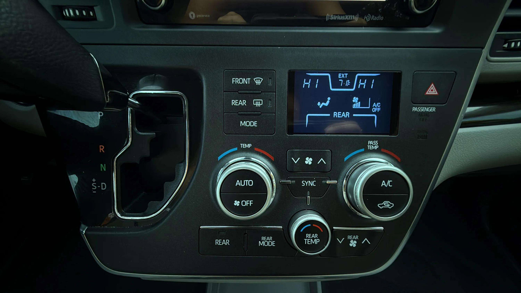 Used 2018 Toyota Sienna XLE image 28