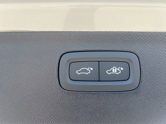 New 2026 Volvo XC90 B6 Plus w/ Protection Package image 28