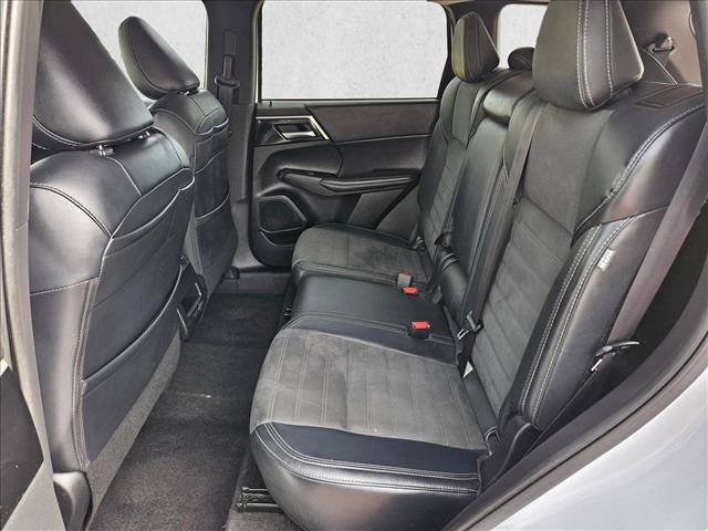 Used 2024 Mitsubishi Outlander SE image 23