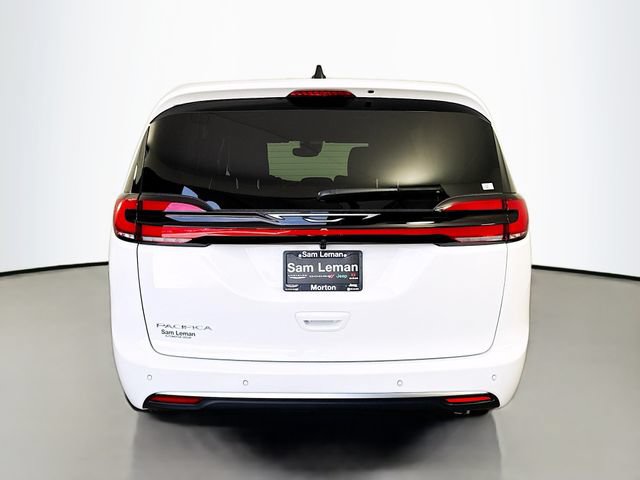 New 2027 Chrysler Pacifica Select FWD image 6