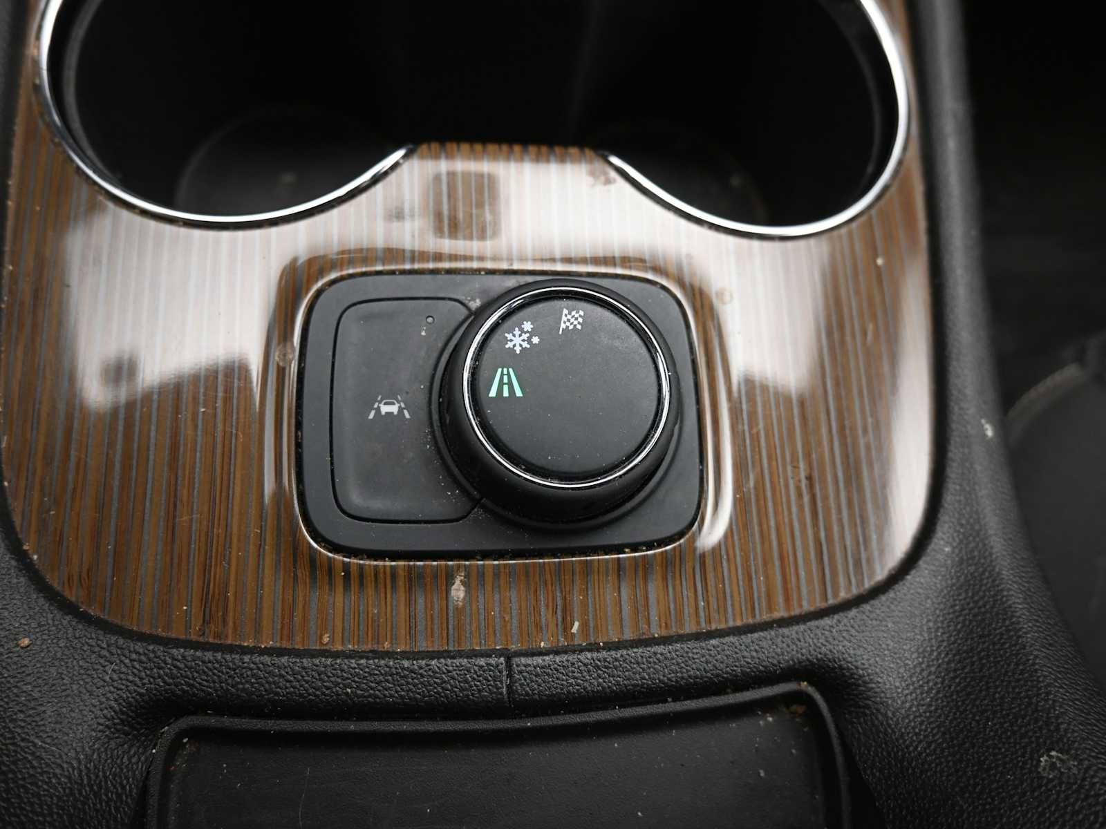 Used 2023 GMC Acadia SLE image 22