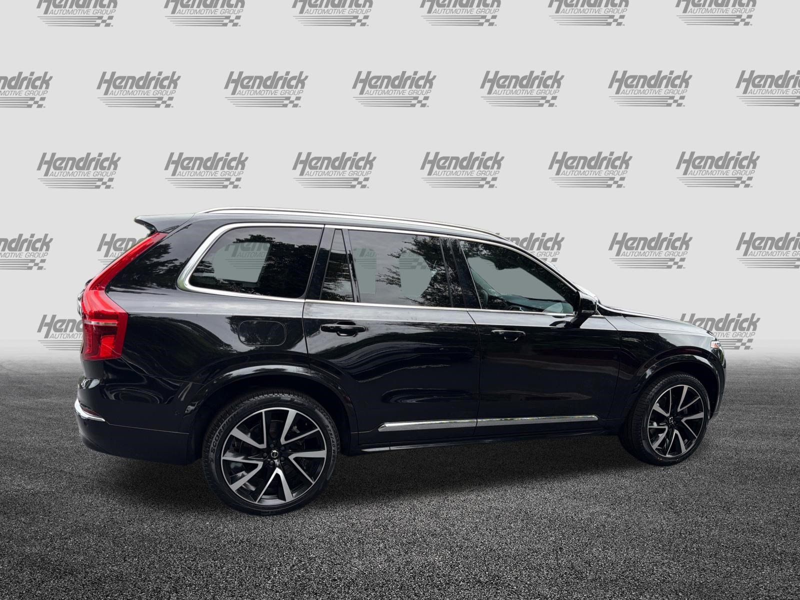 Certified 2023 Volvo XC90 B5 Plus AWD/4WD image 11