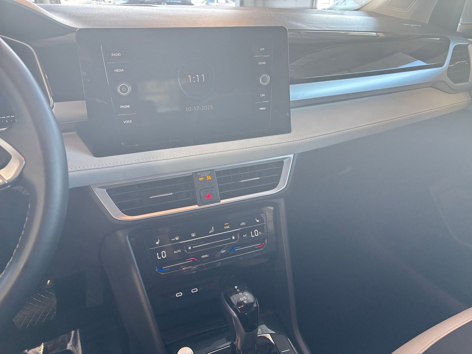 Used 2025 Volkswagen Taos SE image 27