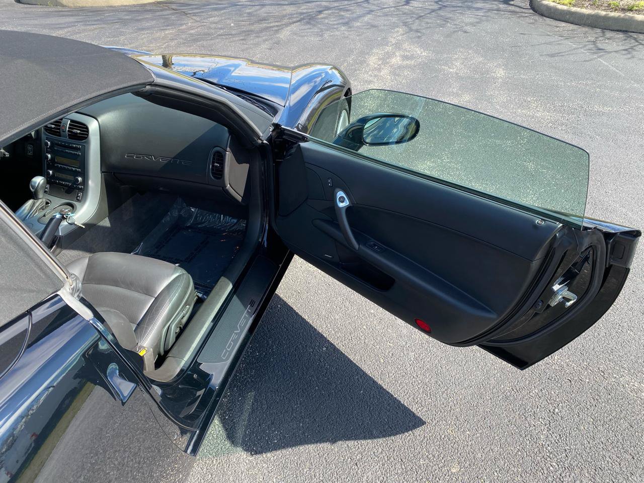 Used 2006 Chevrolet Corvette Convertible w/ Preferred Equipment Group RWD image 26
