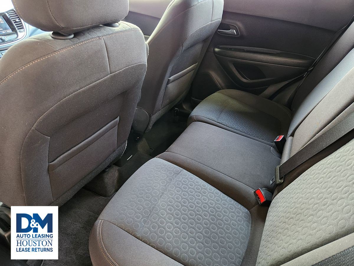 Used 2022 Chevrolet Trax LS w/ Tint and Cruise Package image 37