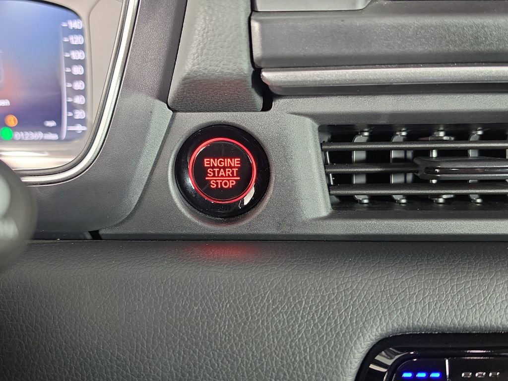 Used 2025 Honda Pilot Black Edition image 22