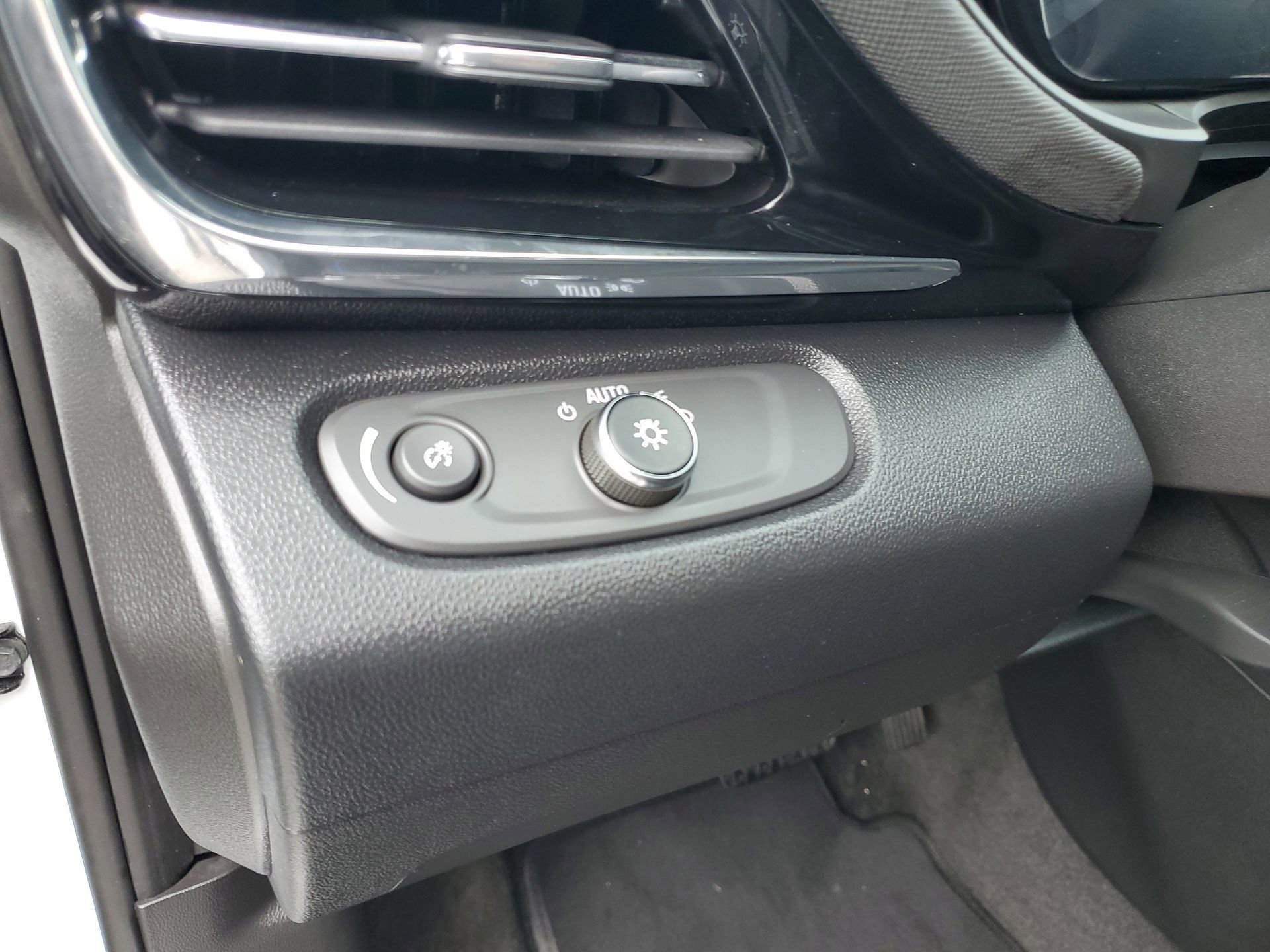 Certified 2025 Buick Envista Sport Touring w/ Convenience I Package image 25