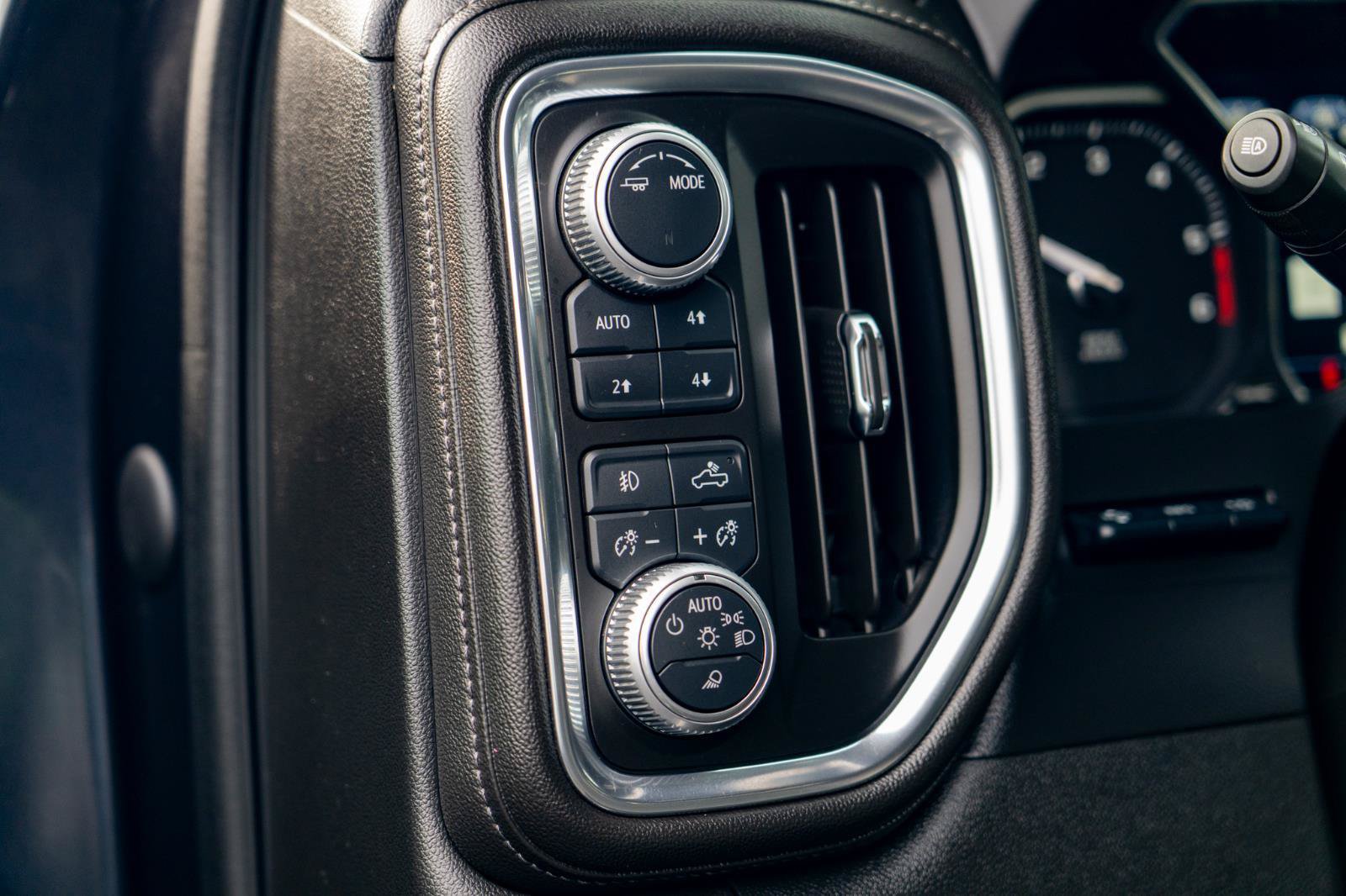 Used 2020 GMC Sierra 1500 Denali w/ Denali Ultimate Package AWD/4WD image 17