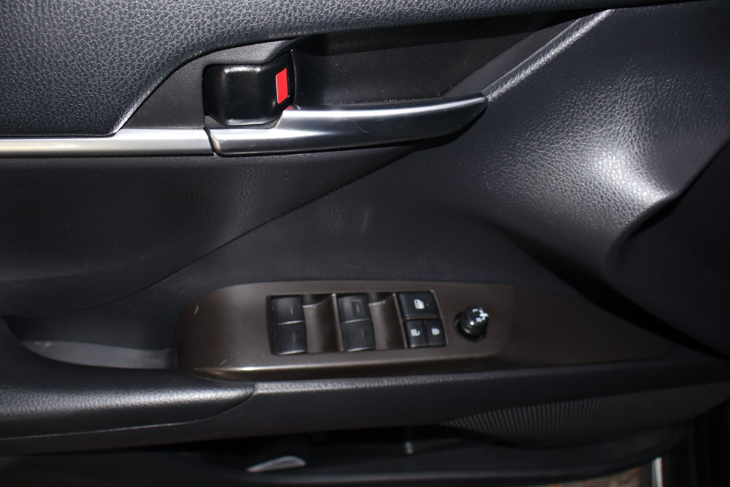 Used 2022 Toyota Camry SE FWD image 22