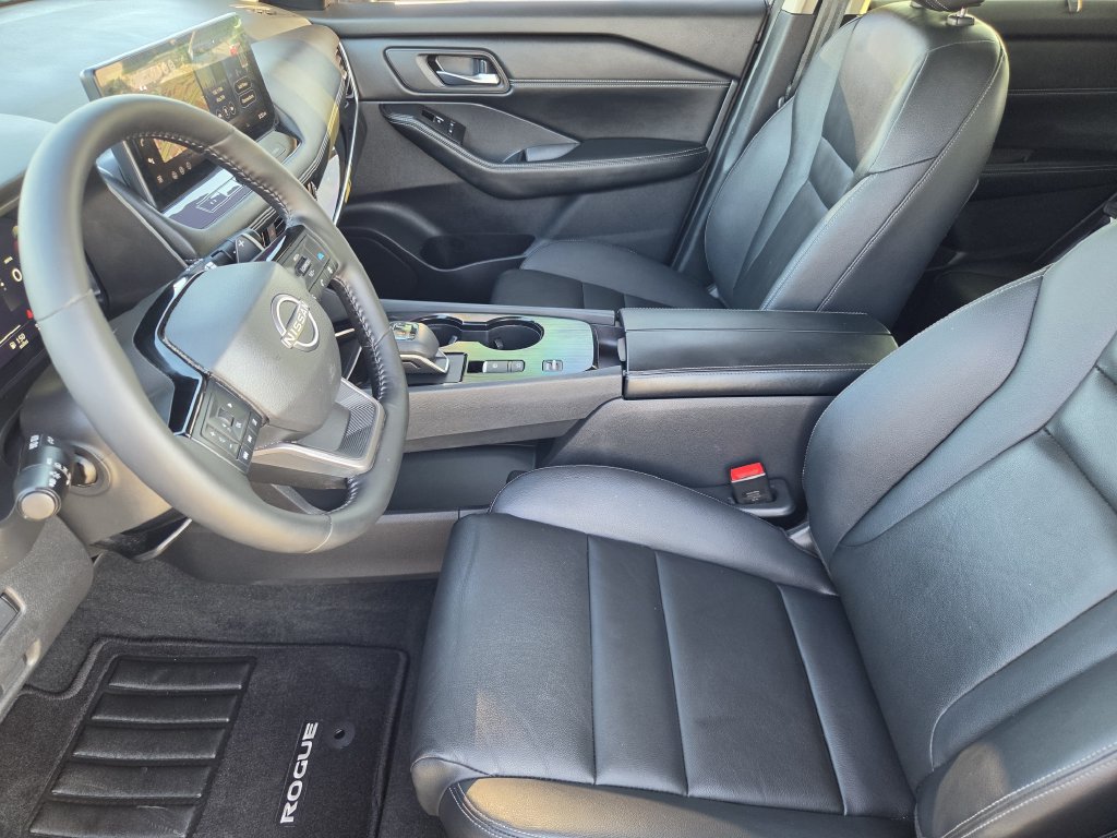 Used 2025 Nissan Rogue SL w/ SL Premium Package FWD image 11