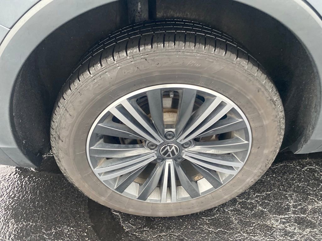 Used 2024 Volkswagen Tiguan Wolfsburg Edition image 30