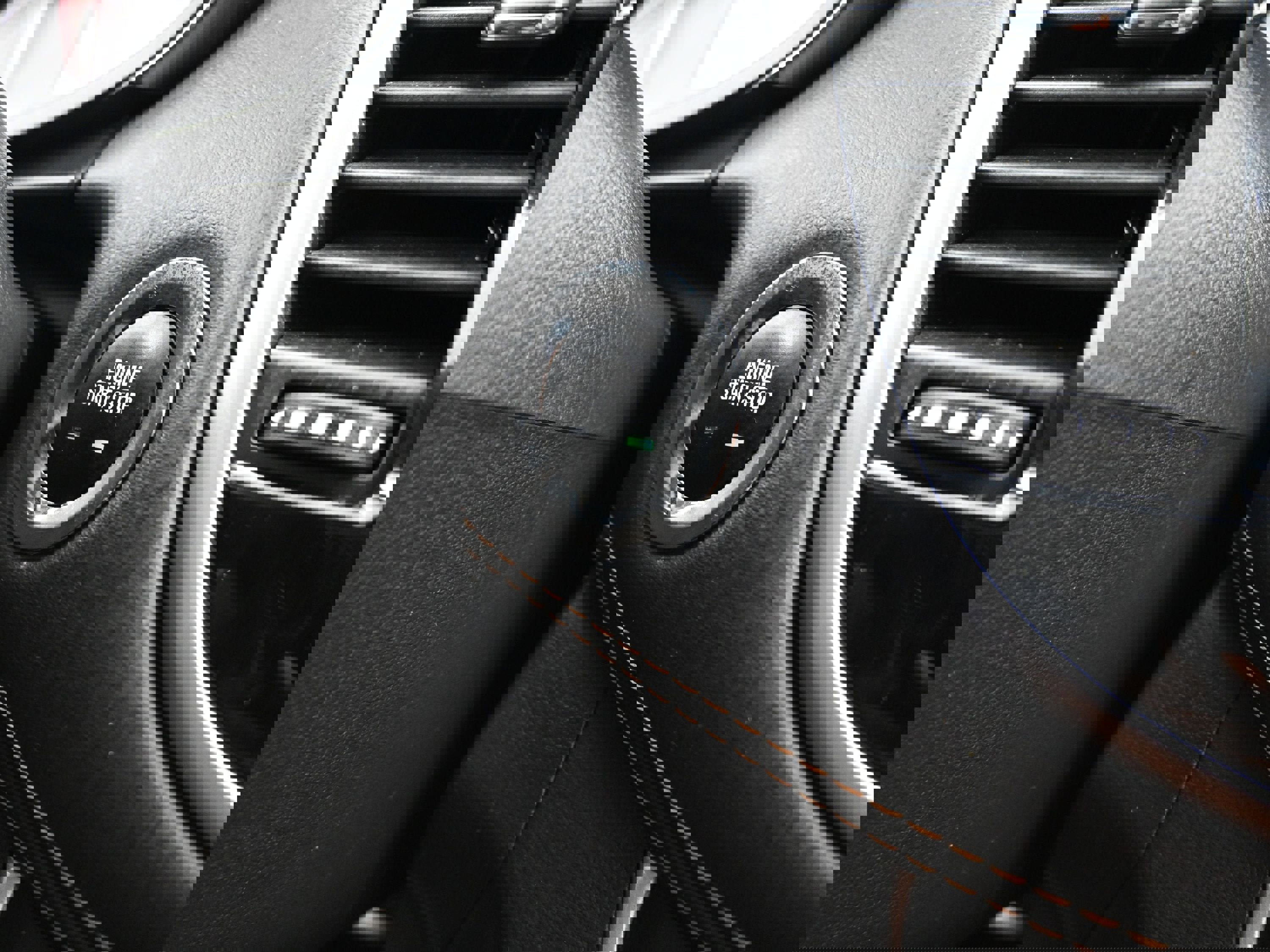 Used 2022 Chevrolet Trax LT w/ Midnight Edition image 17