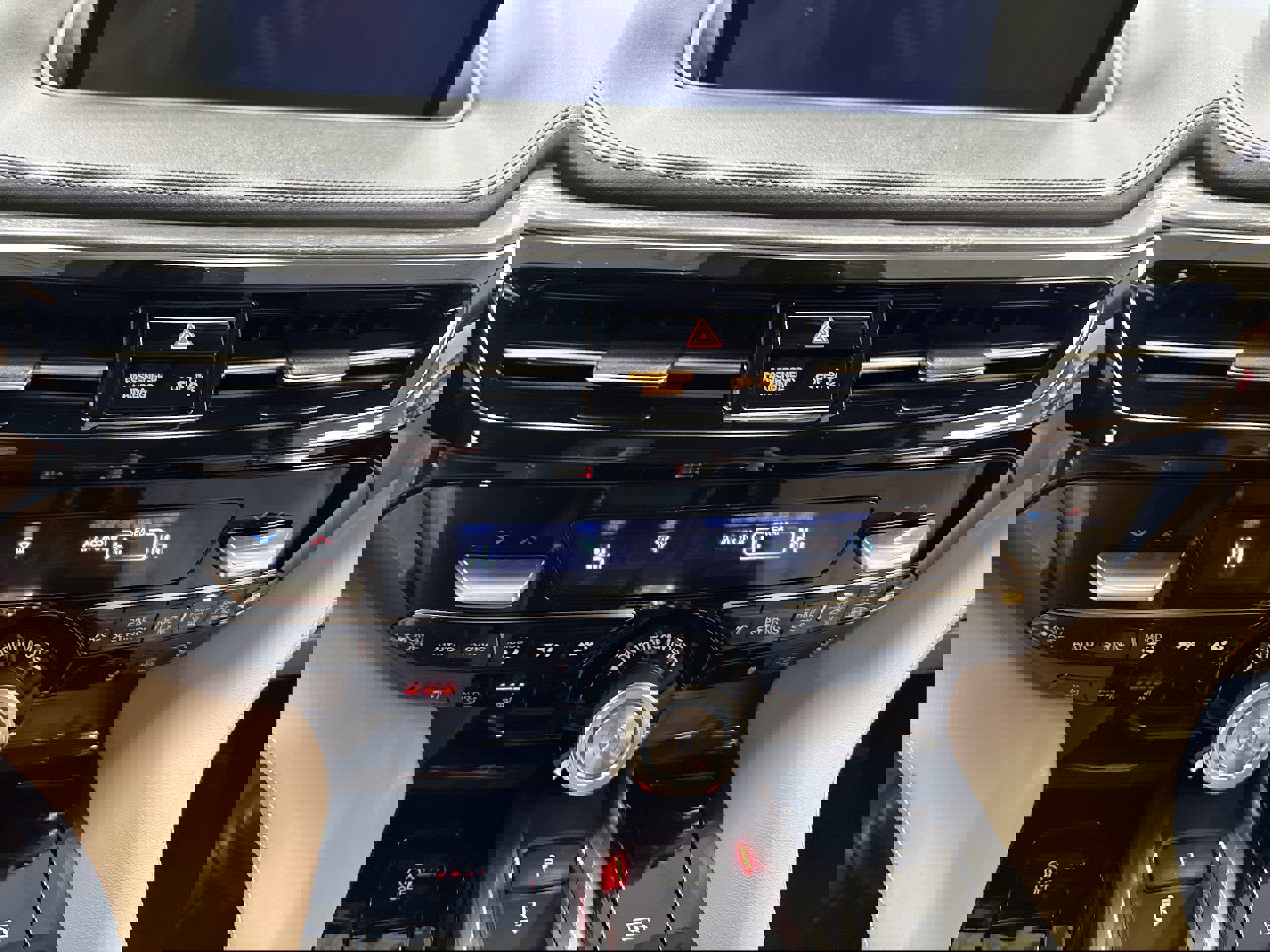 Used 2023 Acura MDX SH-AWD w/ Advance Package image 9