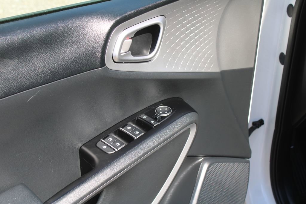 Certified 2025 Kia Soul LX image 19