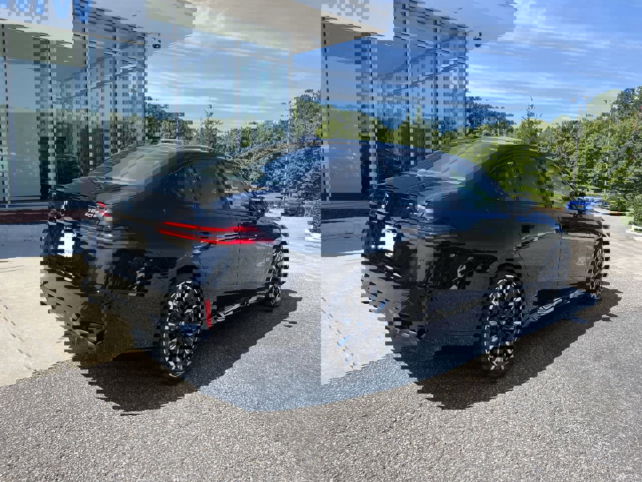 New 2026 BMW 550e xDrive w/ Executive Package image 8