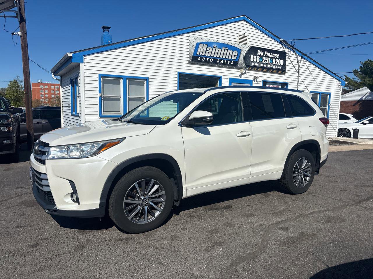 Used 2017 Toyota Highlander XLE image 3