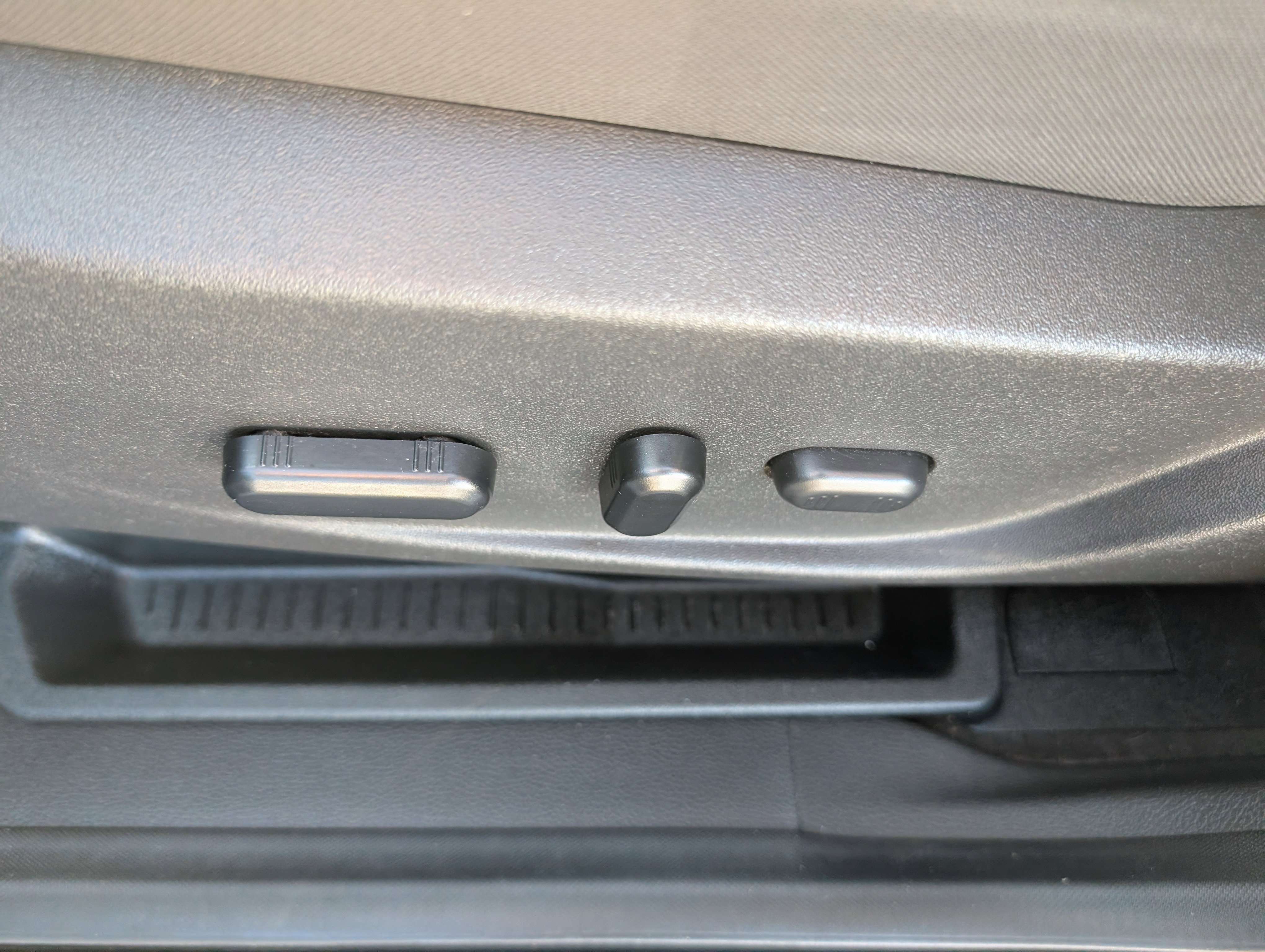 Used 2019 Ford Escape SE image 12