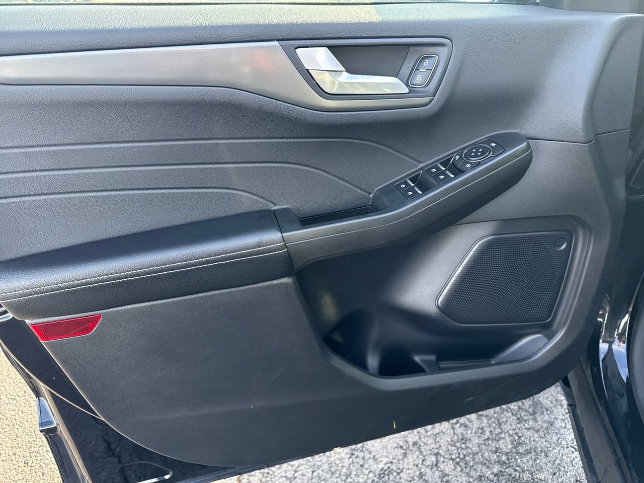 Used 2024 Ford Escape SE image 16