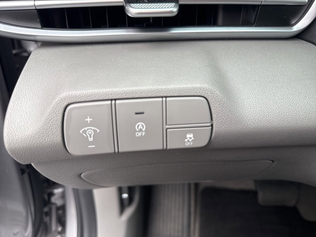 Used 2025 Hyundai Elantra SE w/ Cargo Package image 13