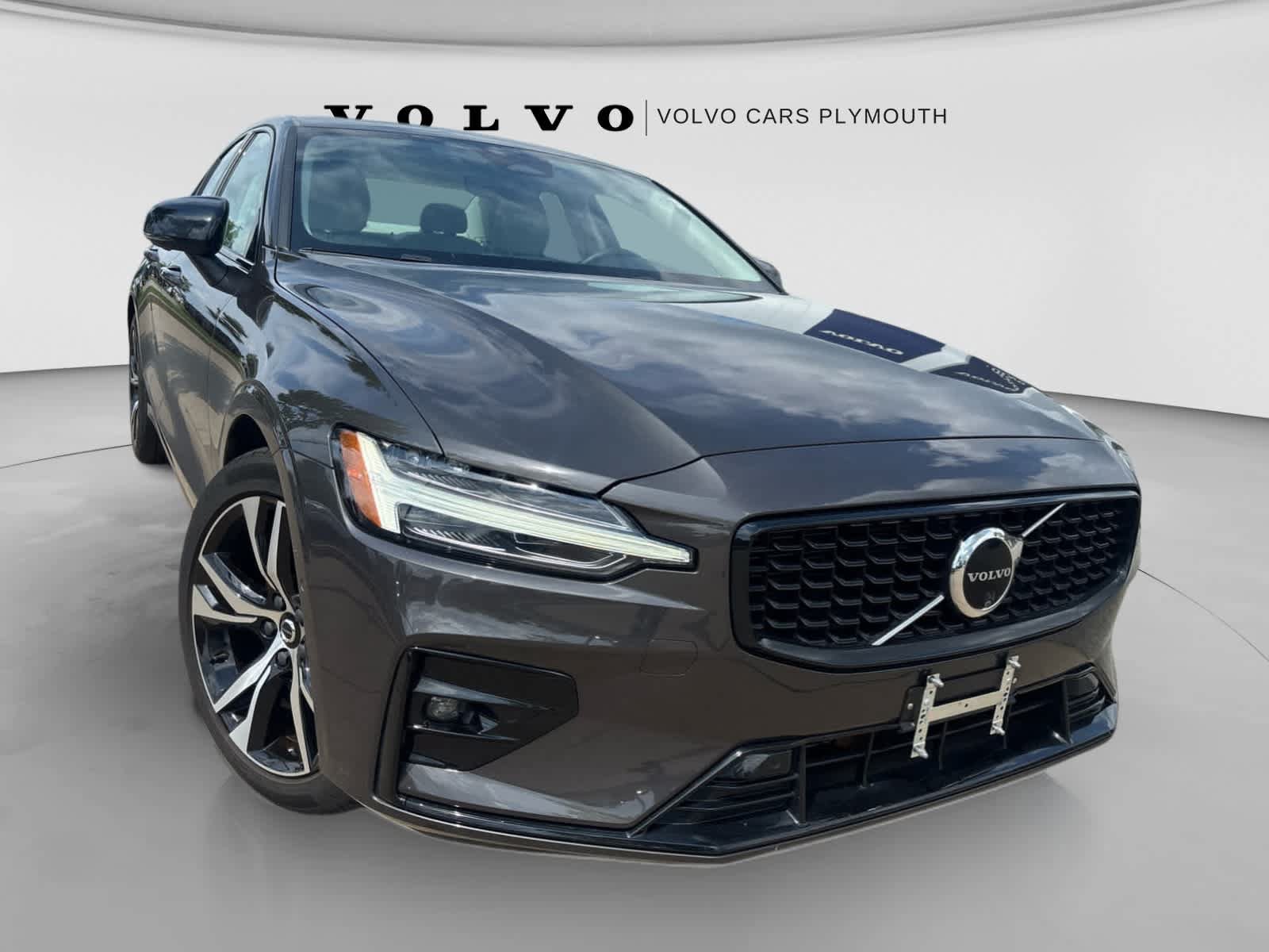 Used 2025 Volvo S60 B5 Plus FWD image 3