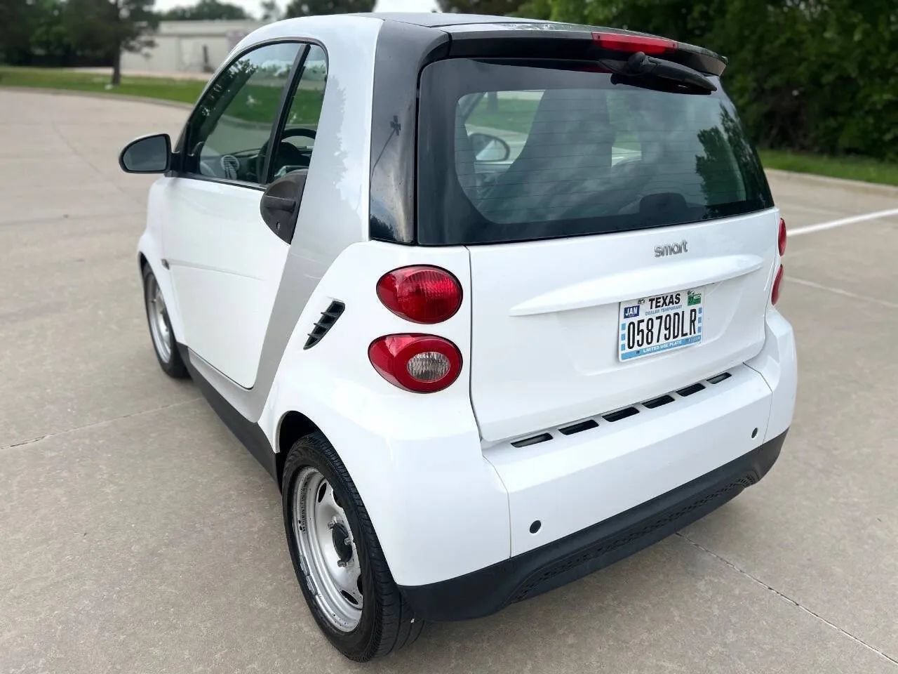 Used 2014 smart fortwo pure RWD image 8