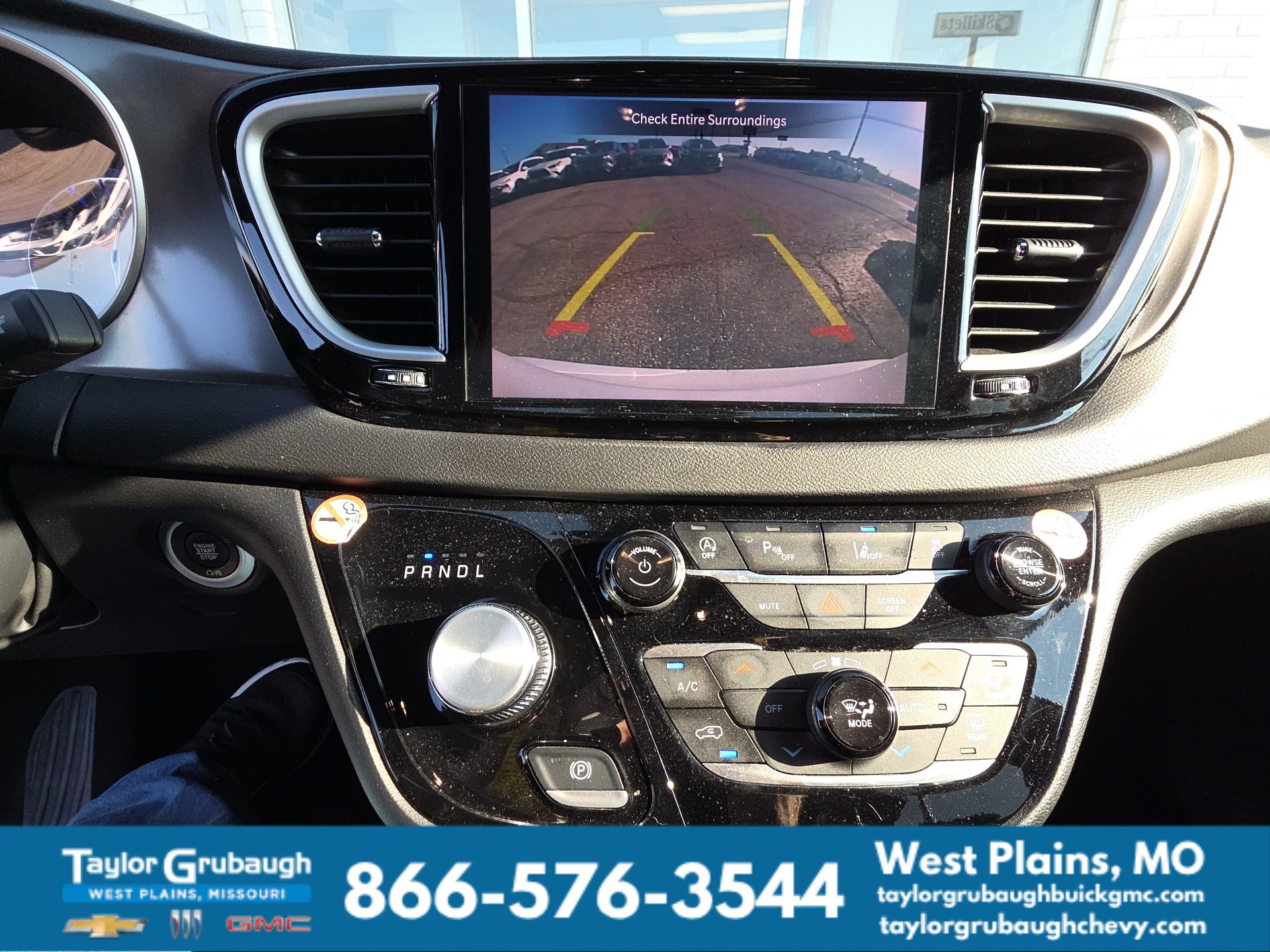 Used 2025 Chrysler Pacifica Select FWD image 11