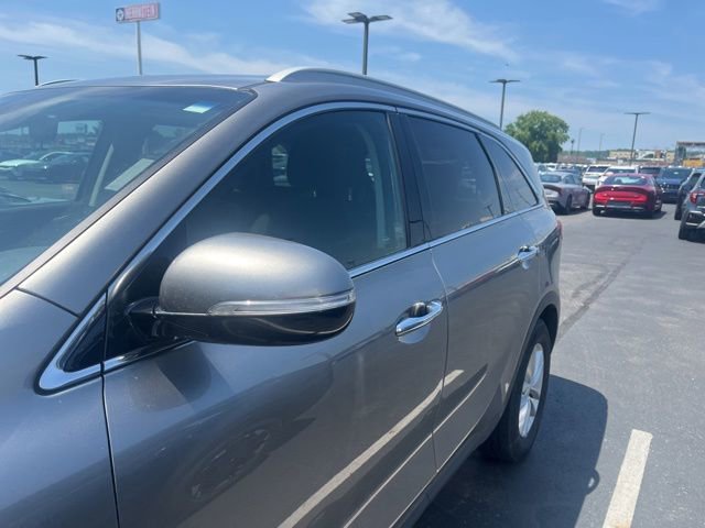 Used 2017 Kia Sorento FWD image 1