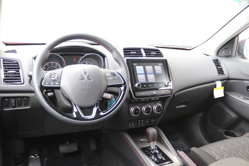 Used 2025 Mitsubishi Outlander Sport LE image 3