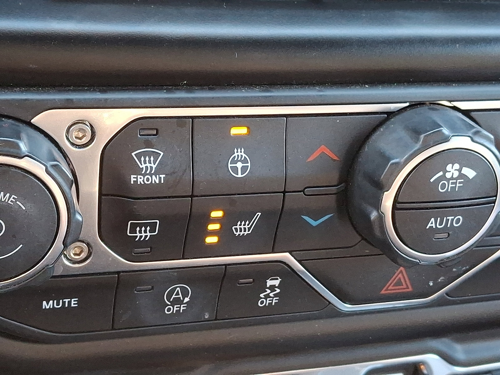 Used 2022 Jeep Wrangler Unlimited Rubicon w/ Steel Bumper Group image 32