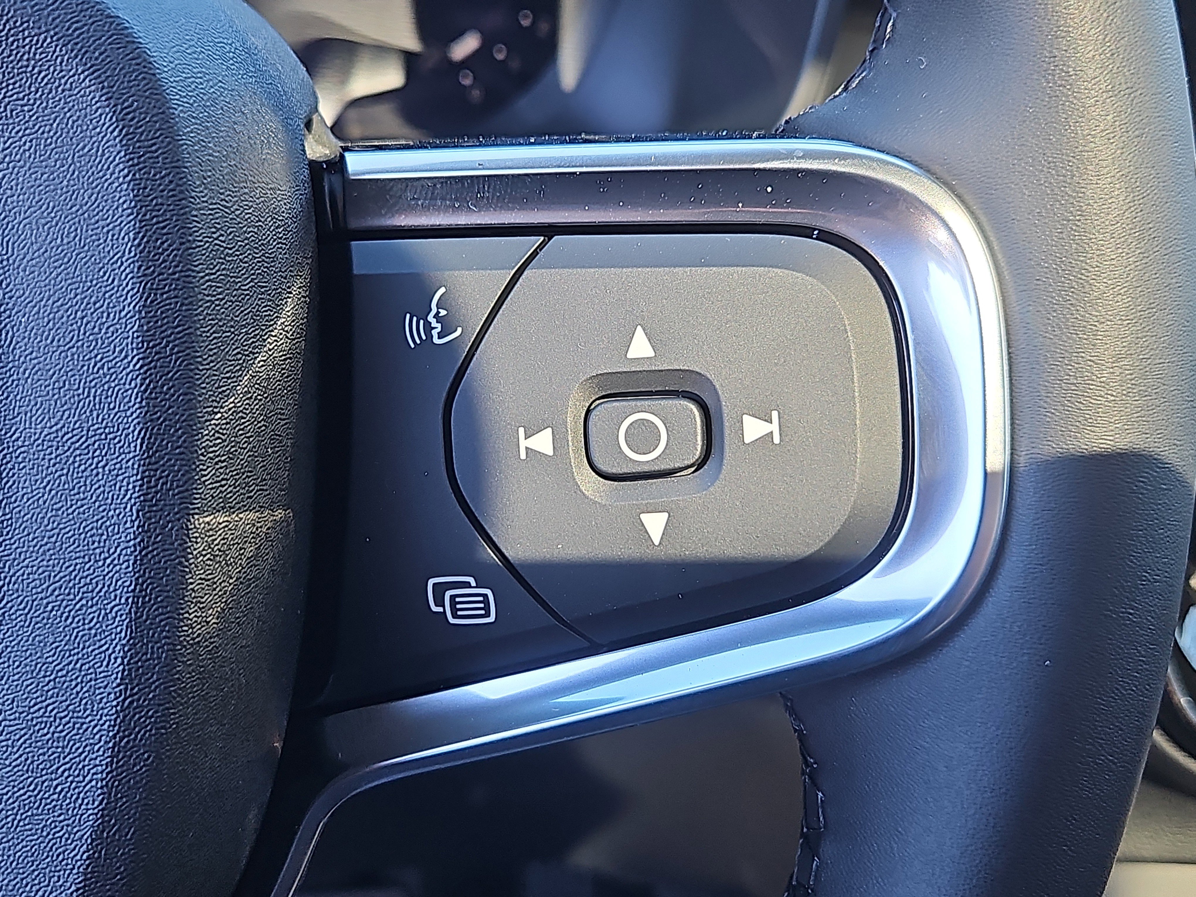 New 2026 Volvo XC40 B5 Ultra w/ Protection Package Premier image 16