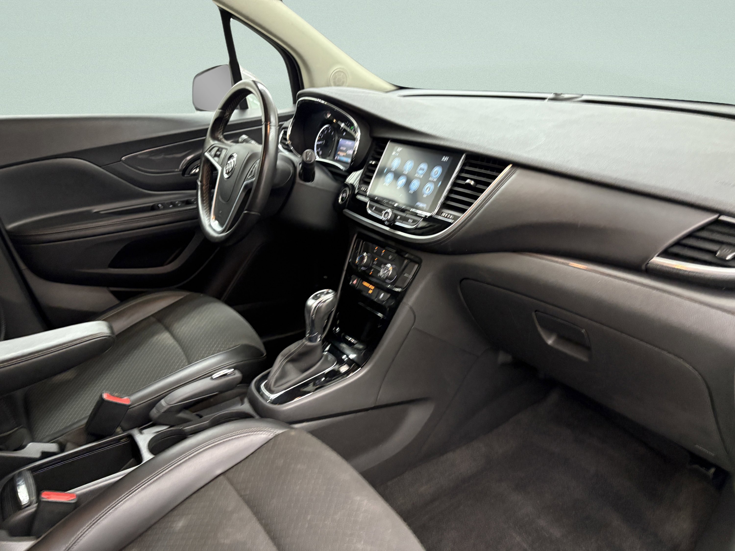 Used 2021 Buick Encore Preferred image 19
